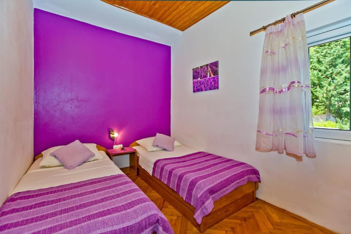 Villa Mateljan Zastražišće Buitenkant foto