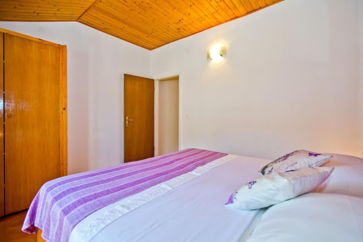 Villa Mateljan Zastražišće Buitenkant foto