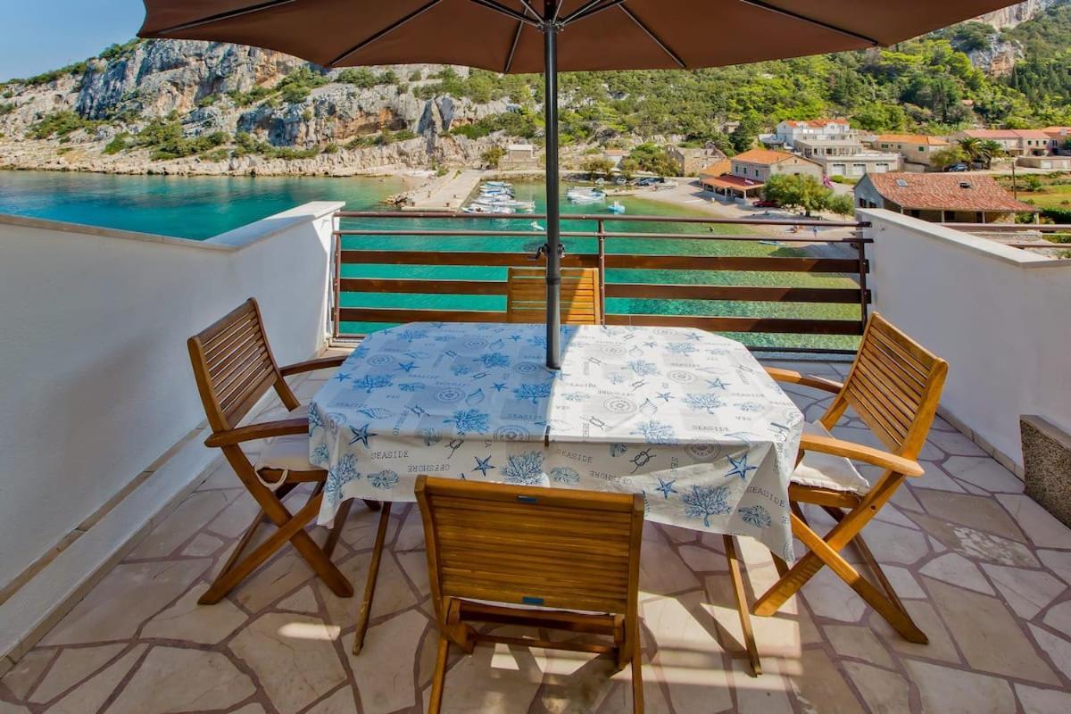 Villa Mateljan Zastražišće Buitenkant foto