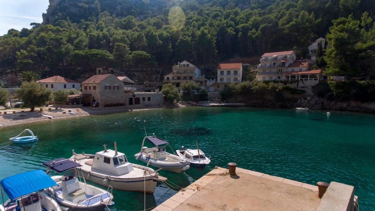 Villa Mateljan Zastražišće Buitenkant foto