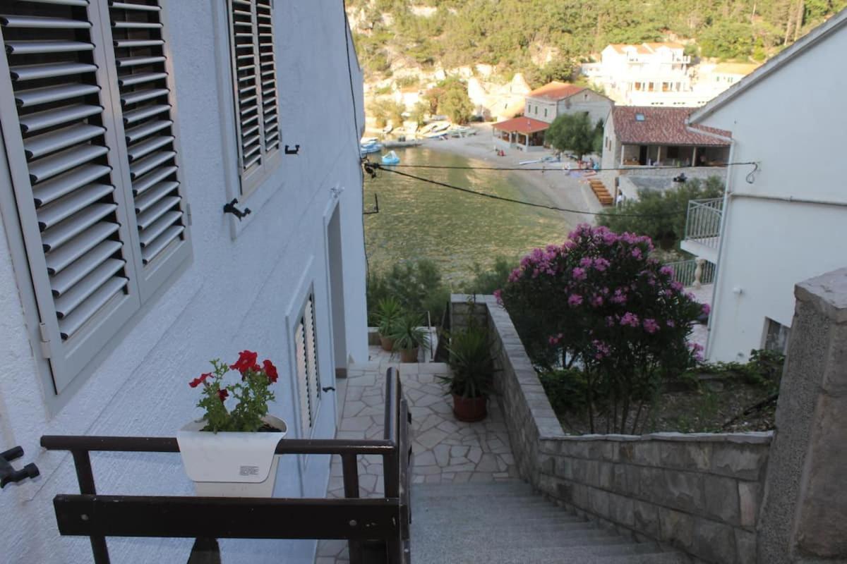 Villa Mateljan Zastražišće Buitenkant foto