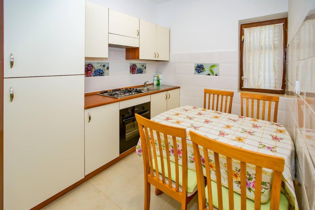 Villa Mateljan Zastražišće Buitenkant foto