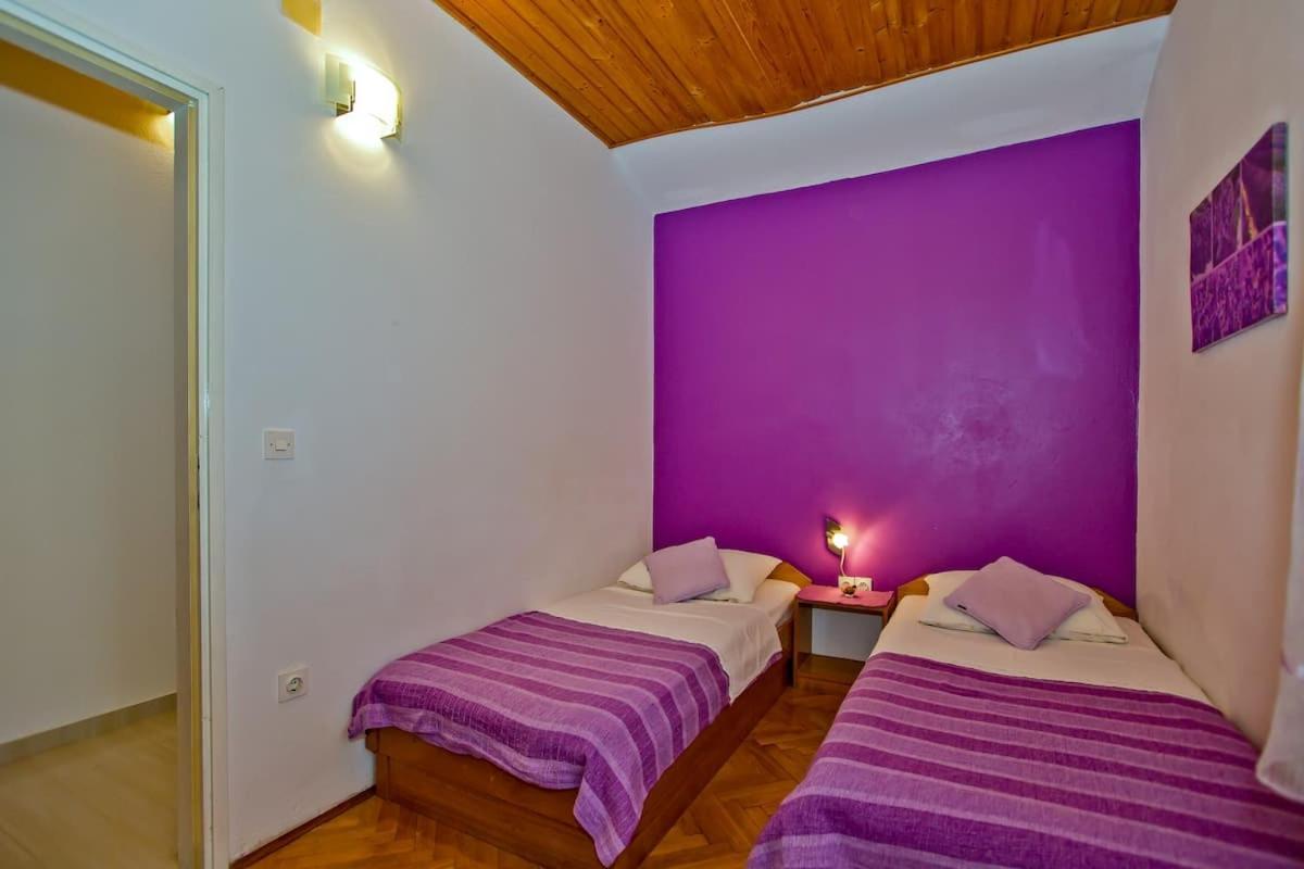 Villa Mateljan Zastražišće Buitenkant foto