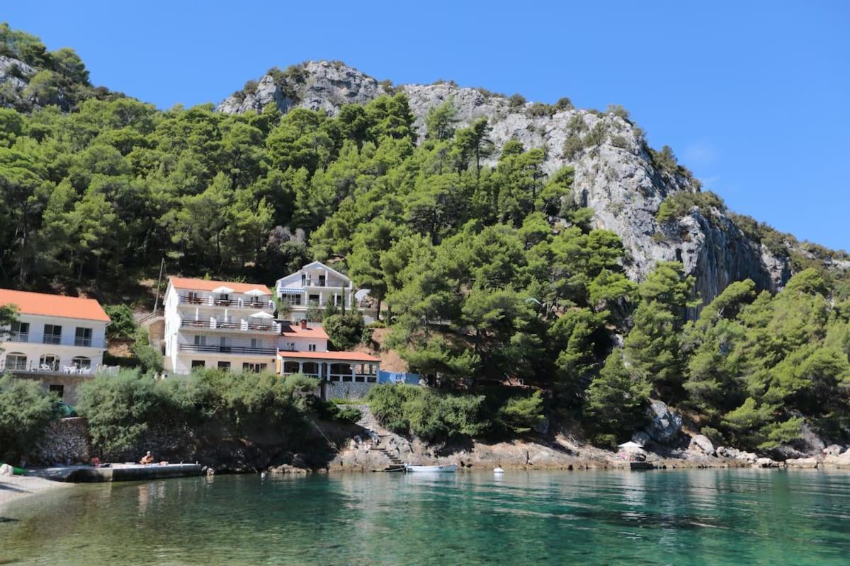 Villa Mateljan Zastražišće Buitenkant foto