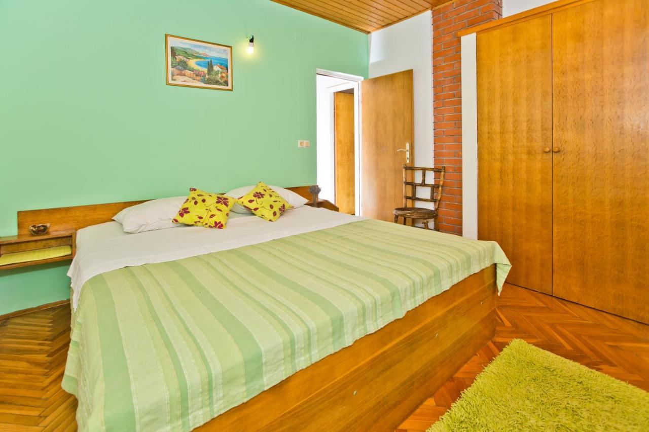 Villa Mateljan Zastražišće Buitenkant foto