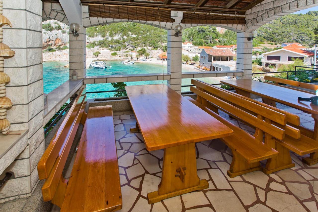 Villa Mateljan Zastražišće Buitenkant foto