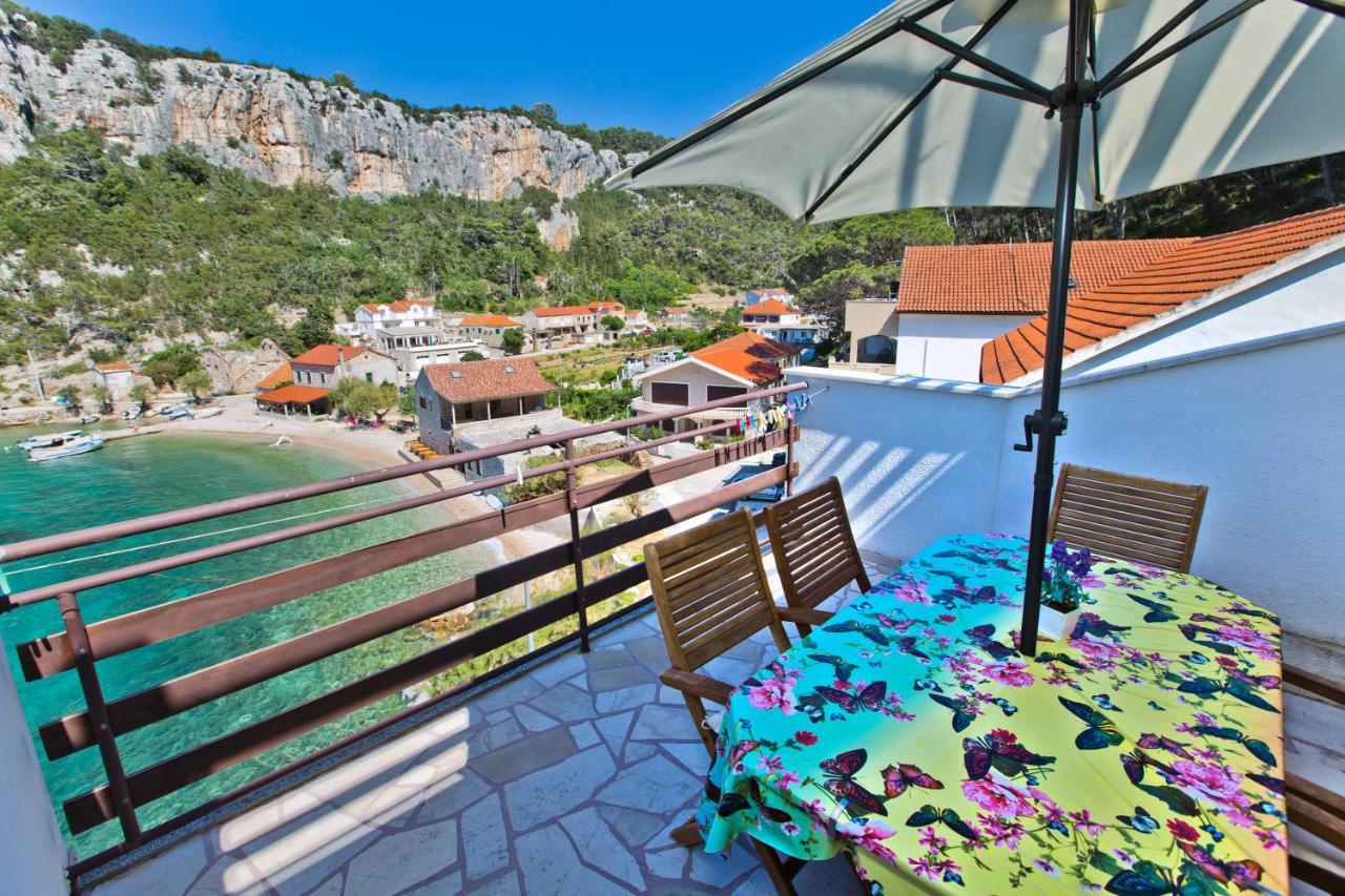 Villa Mateljan Zastražišće Buitenkant foto
