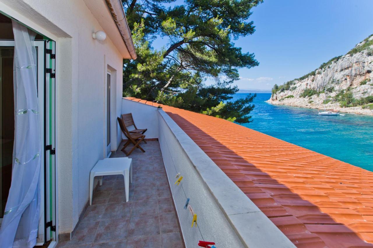 Villa Mateljan Zastražišće Buitenkant foto