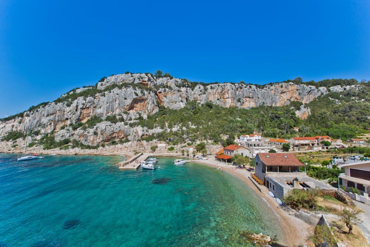 Villa Mateljan Zastražišće Buitenkant foto
